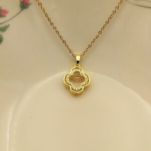 Elegant Gold Tone Pendant Necklace With Rhinstones